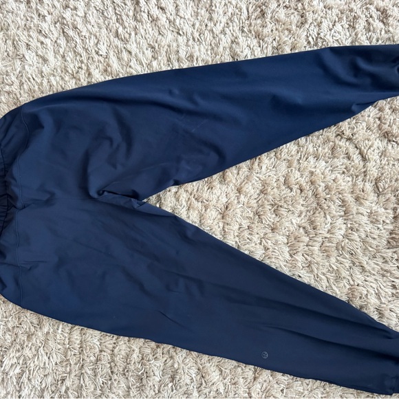 Lululemon on the fly jogger luxtreme sz 8. Worn few times, like new , true navy - Picture 5 of 5